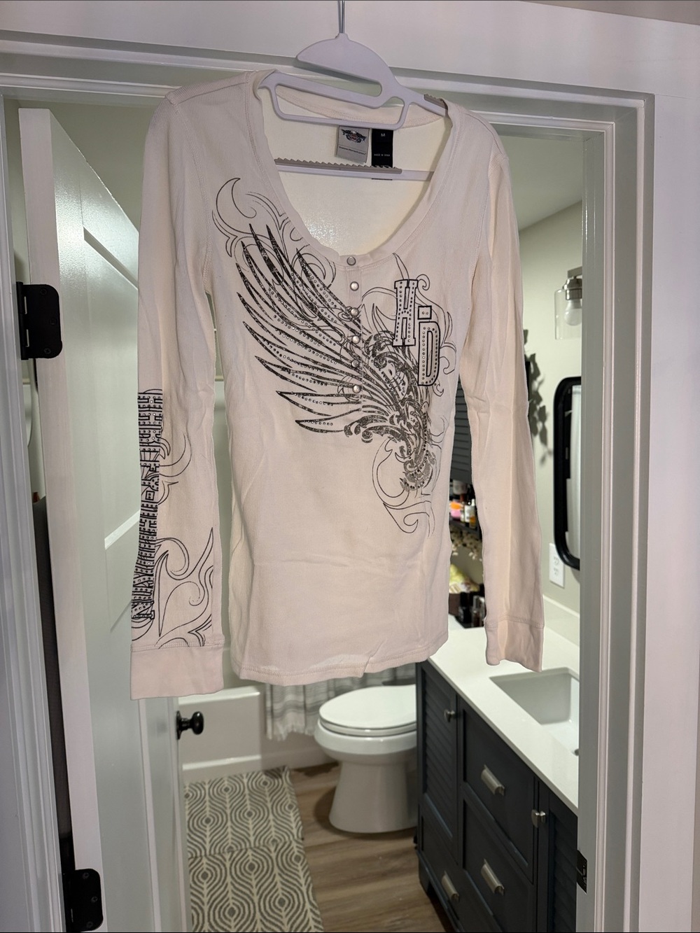 Ladies Size Medium Harley-Davidson Cream Long-Sleeve Graphic Henley GUC